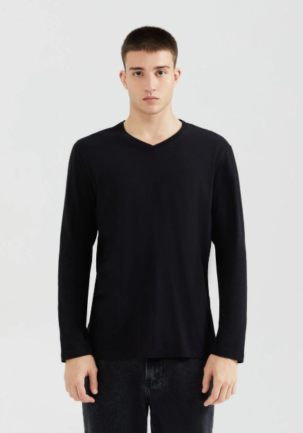 Camiseta Básica Hering Manga Longa Gola V World Masculina - Preto