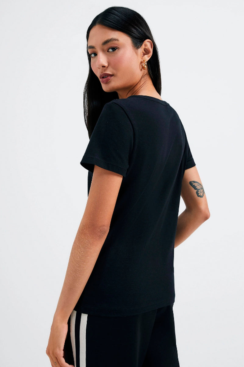 Camiseta Manga Curta Hering Slim World Básica Feminina - Preto