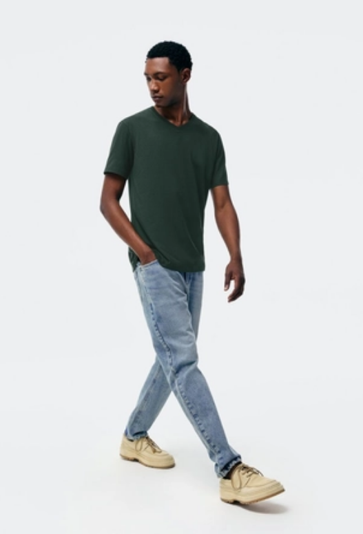 Camiseta Básica Hering Manga Curta Gola V World Masculina - Verde