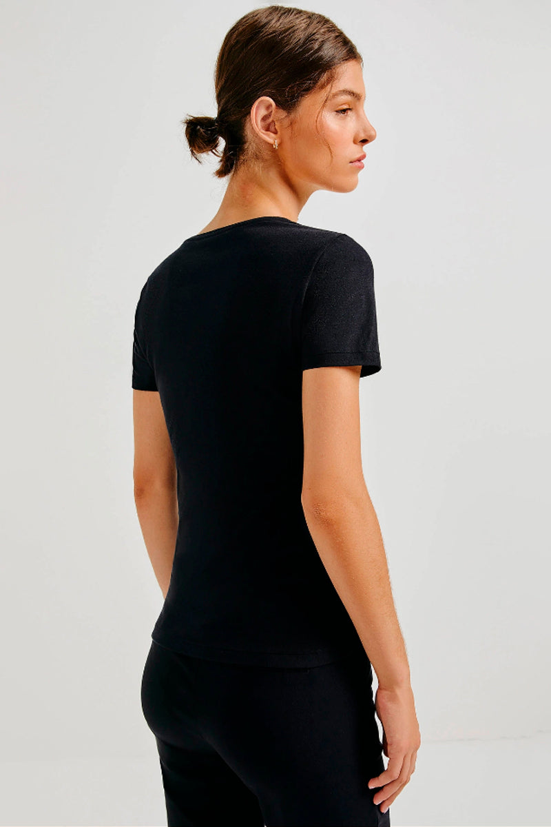 Blusa Básica Hering Decote V Feminina - Preta