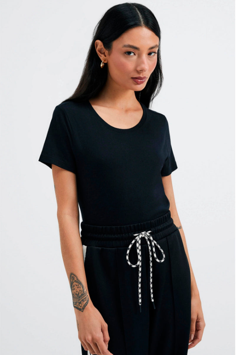 Camiseta Manga Curta Hering Slim World Básica Feminina - Preto