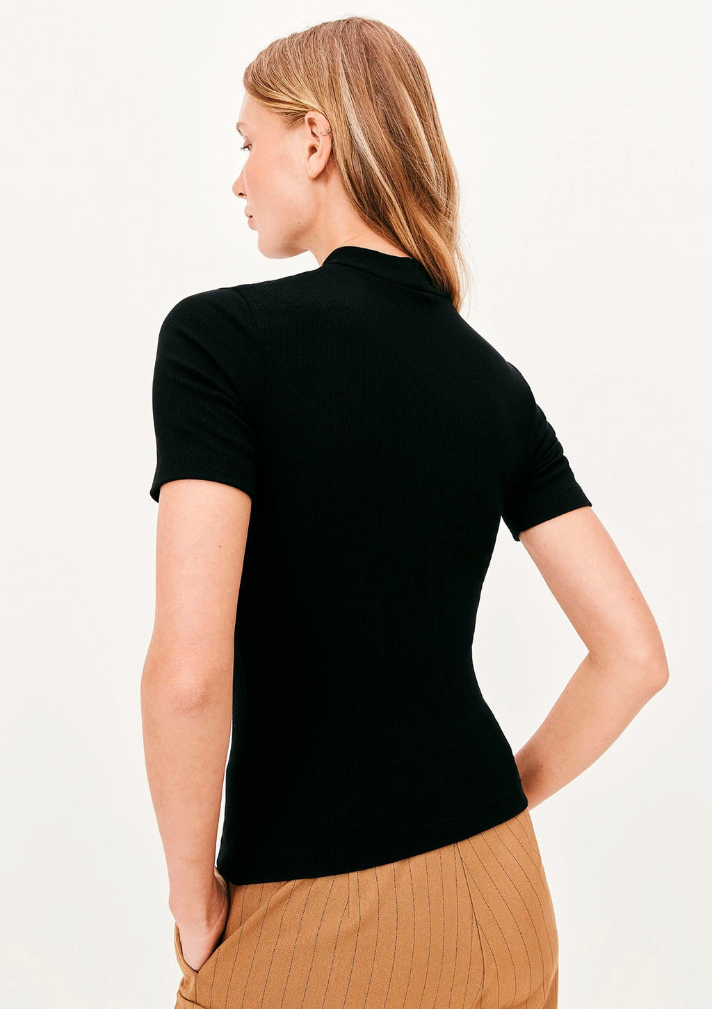 Blusa Manga Curta Hering Gola Alta Em Ribana Canelada Feminina - Preto