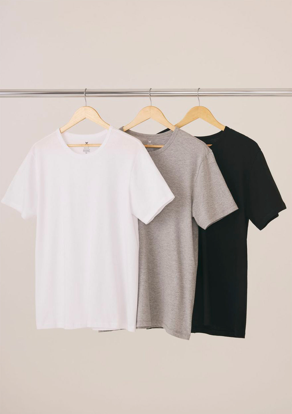 kit 3 Camisetas Slim Hering Gola Careca Masculino - Preto/Branco/Cinza