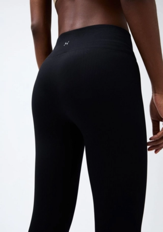Calça Legging Hering Canelada Sem Costura Feminina - Preta
