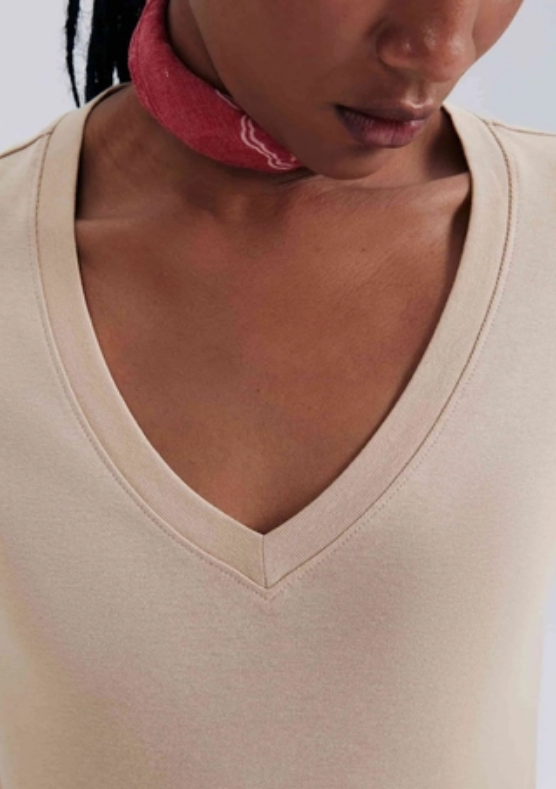 Blusa Hering Decote V Feminina - Bege