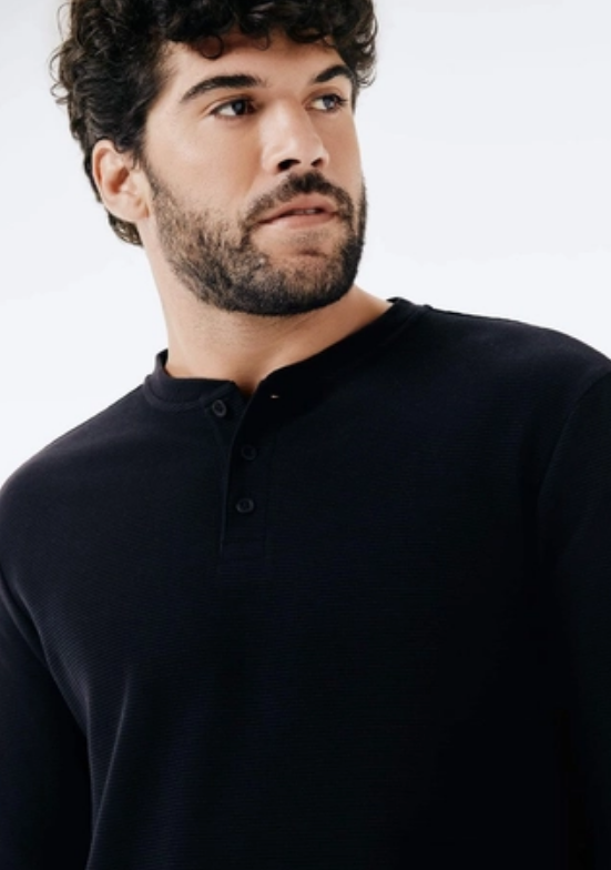 Camiseta Básica Hering Henley Manga Longa Texturizada Masculina - Preta
