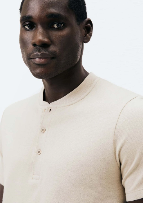 Camiseta  Hering Henley Regular Texturizada Masculina - Bege