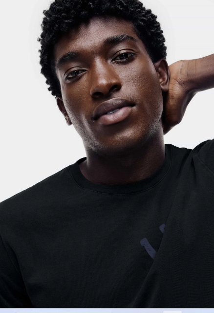 Camiseta Manga Curta Hering Slim Com Estampa Masculina - Preto