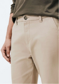 Calça Básica Hering Chino Slim Em Sarja Com Elastano Masculina - Bege