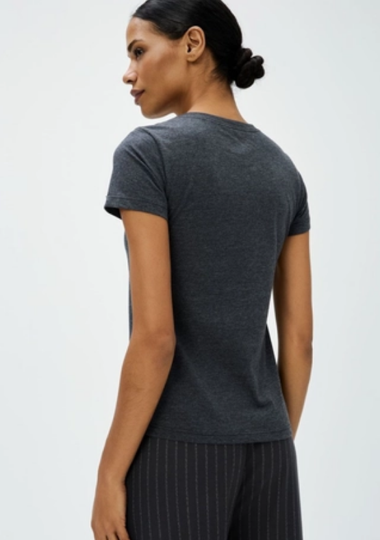 Camiseta Manga Curta Hering Slim World Básica Feminina - Cinza