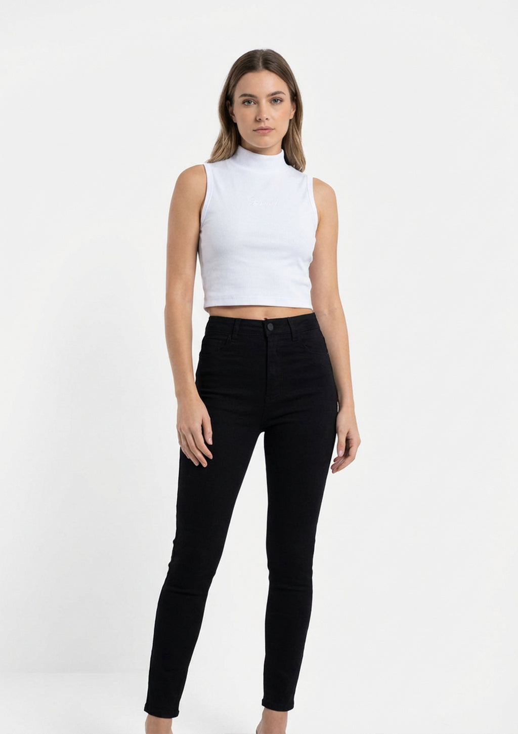 Blusa Sissi Bernnet Canelada Com Escrito Bernnet Centralizado Feminina
