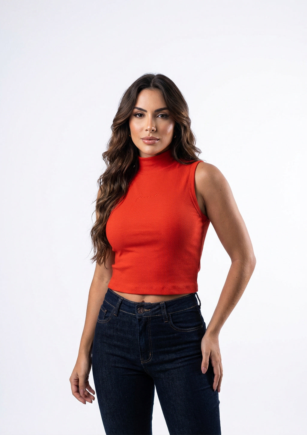 Blusa Sissi Bernnet Canelada Com Escrito Bernnet Centralizado Feminina