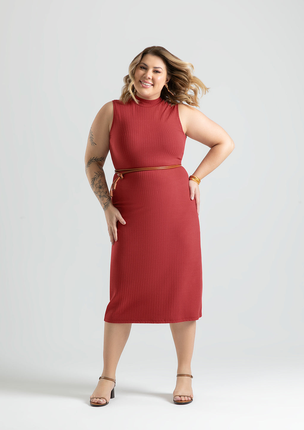 Vestido Midi Plus Size Sem Mangas Gola Alta Cativa Em Malha Canelada Feminino - Terracota