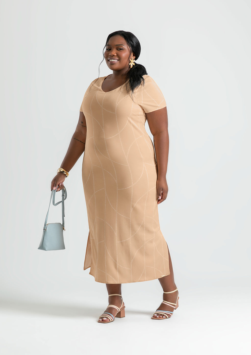 Vestido Midi Plus Size Manga Curta Cativa Estampado Feminino