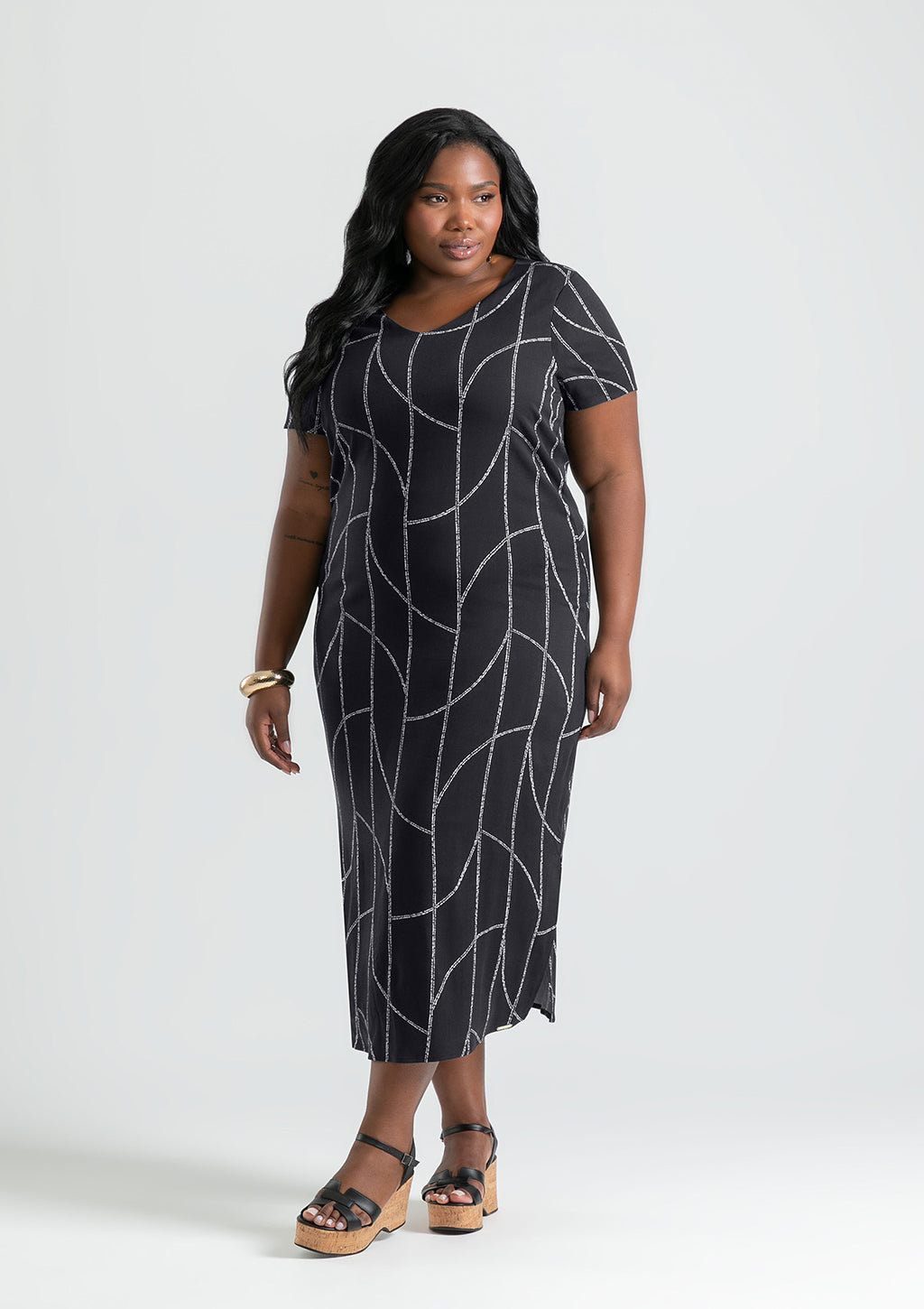 Vestido Midi Plus Size Manga Curta Cativa Estampado Feminino