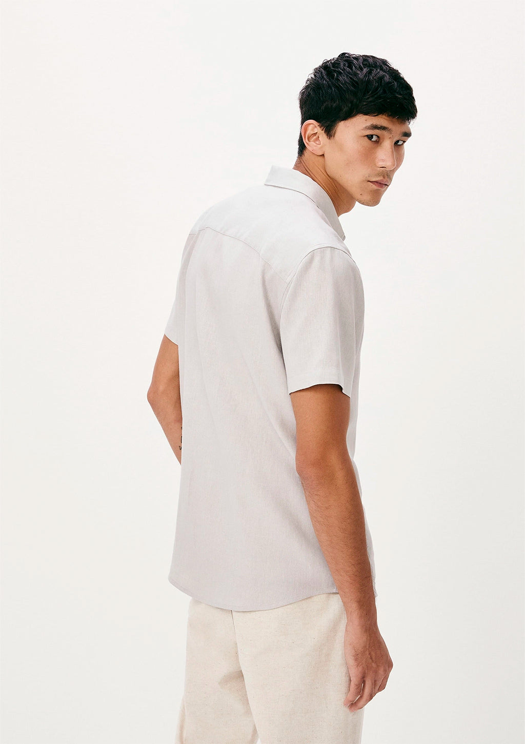 Camisa Slim Manga Curta Hering Em Linho Masculina - Cinza