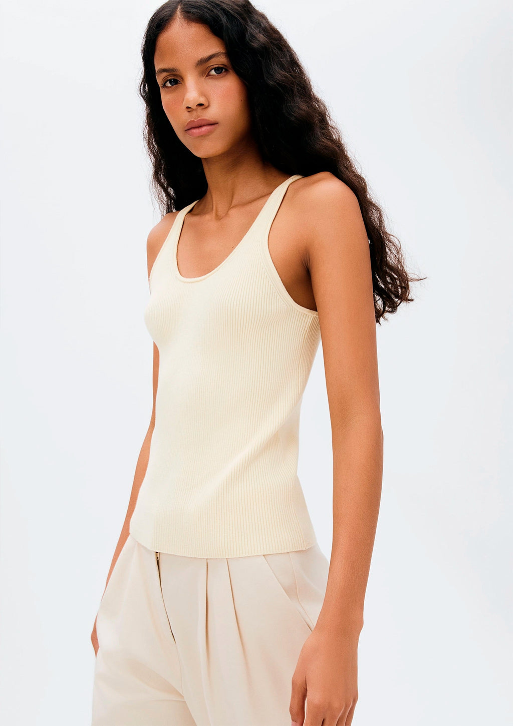 Regata Slim Hering Em Tricô Leve Feminina - Creme