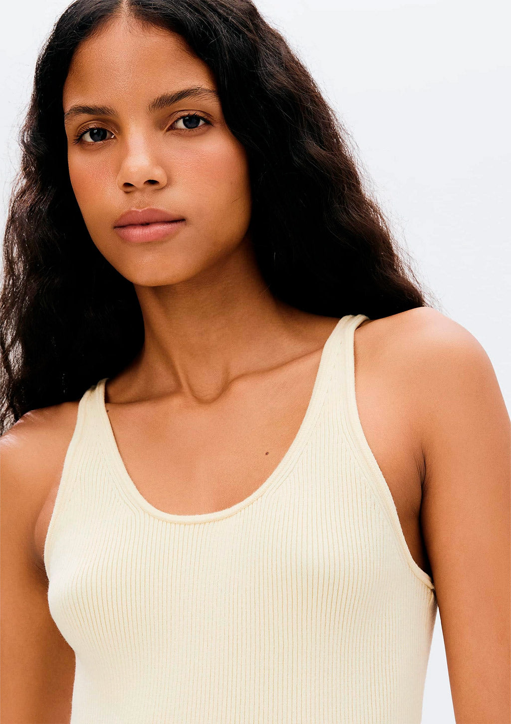 Regata Slim Hering Em Tricô Leve Feminina - Creme