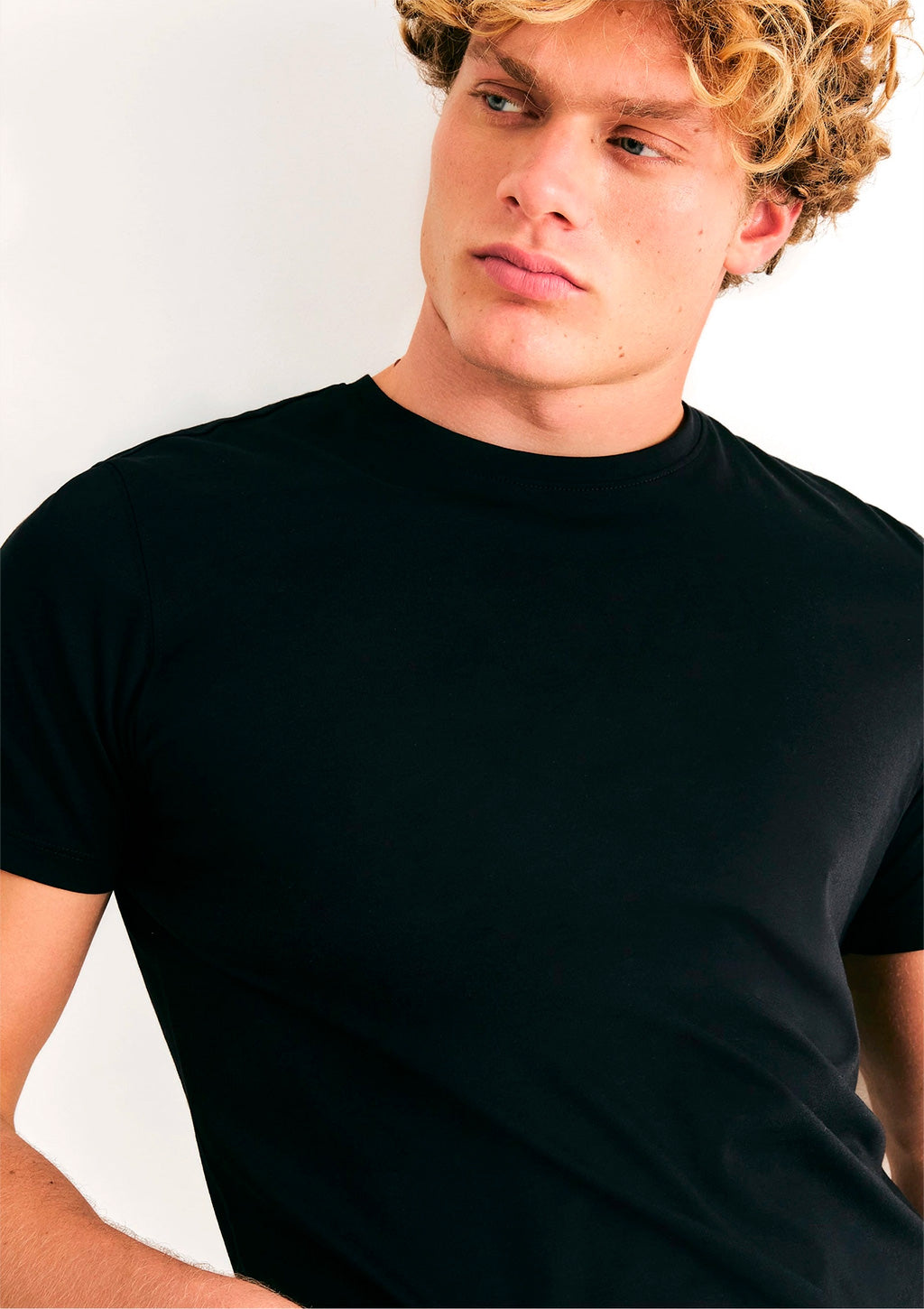 Camiseta Manga Curta Hering Básica Algodão Pima Masculina - Preto