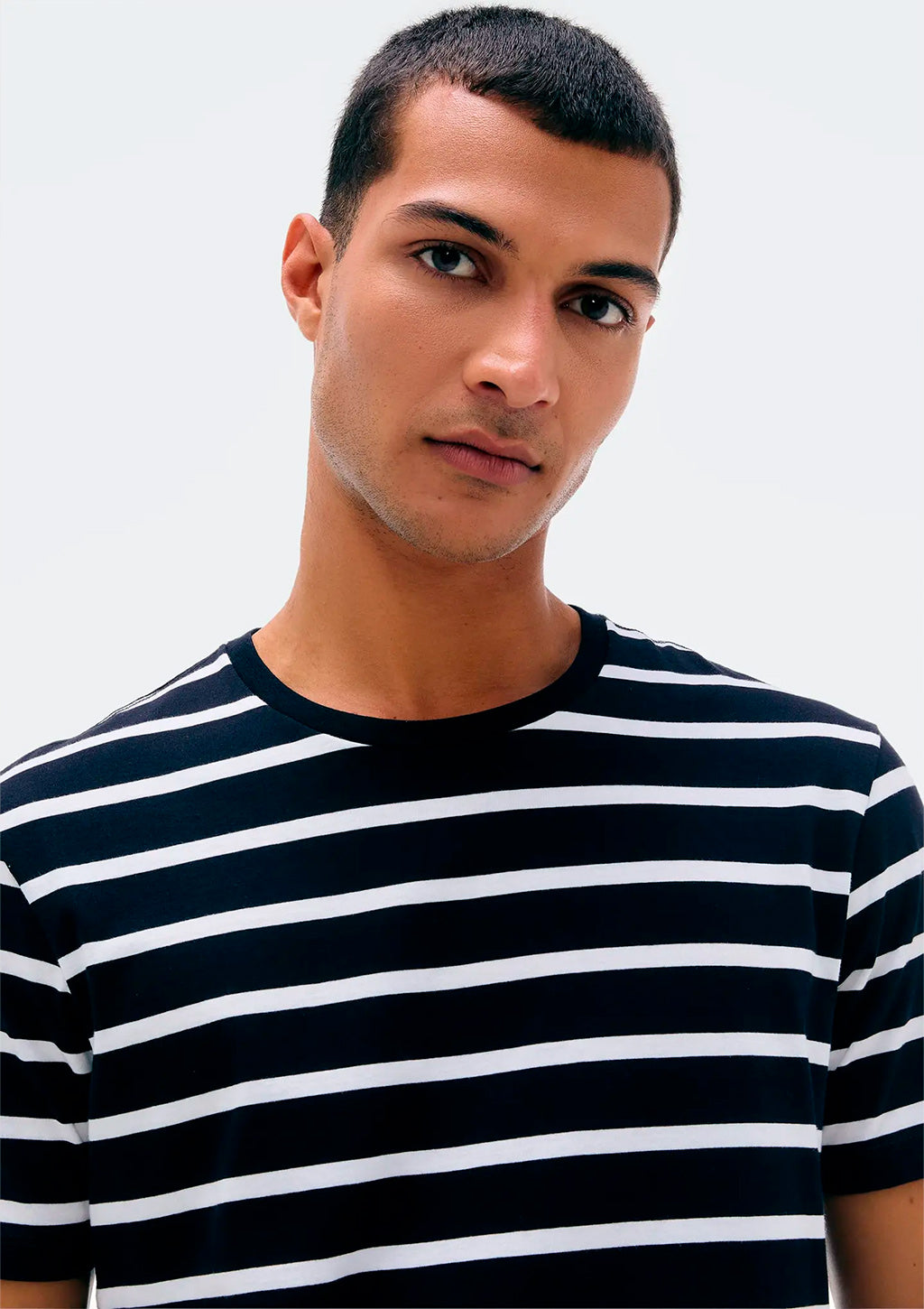 Camiseta Manga Curta Listrada Hering Mar Em Algodão Peruano Masculino - Preto