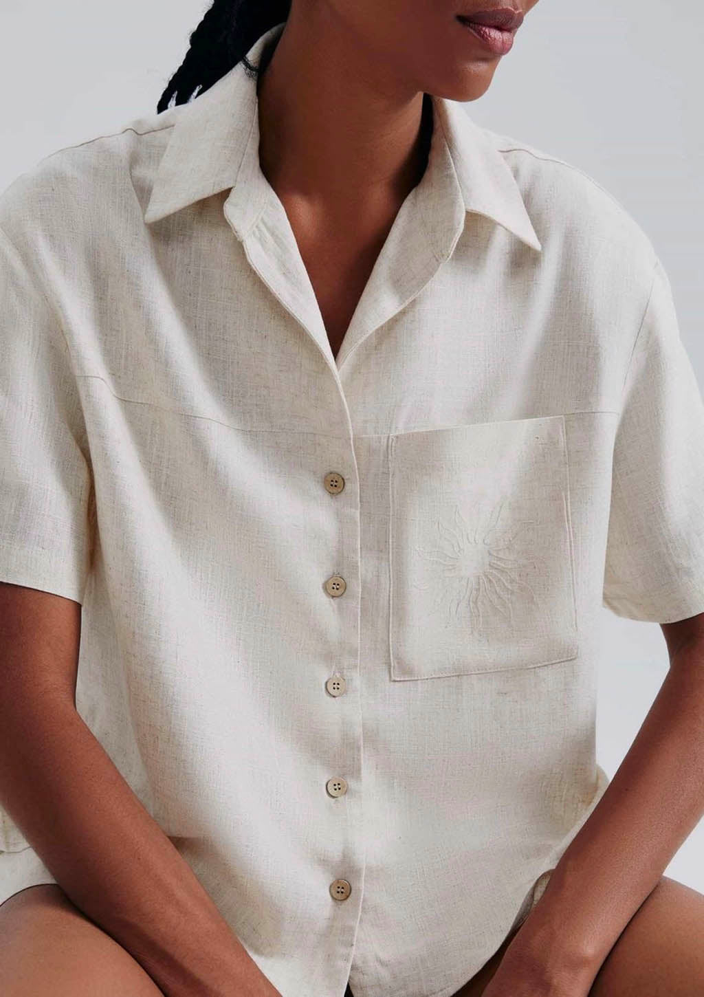 Camisa Manga Curta Feminina Em Viscolinho Com Bordado Hering - Bege
