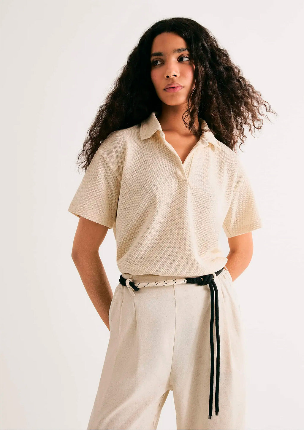 Polo Regular Texturizada Hering Feminina - Creme