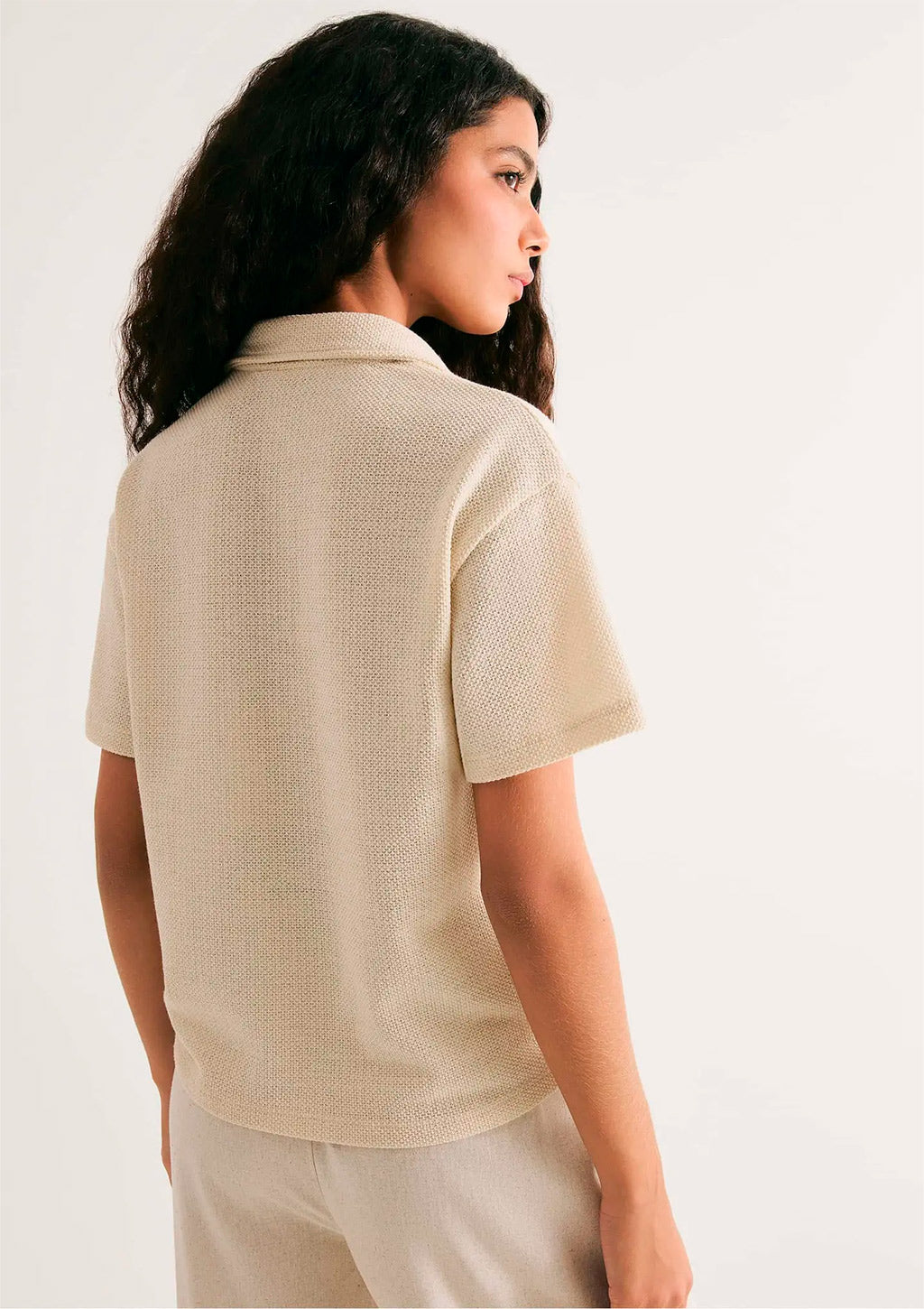 Polo Regular Texturizada Hering Feminina - Creme