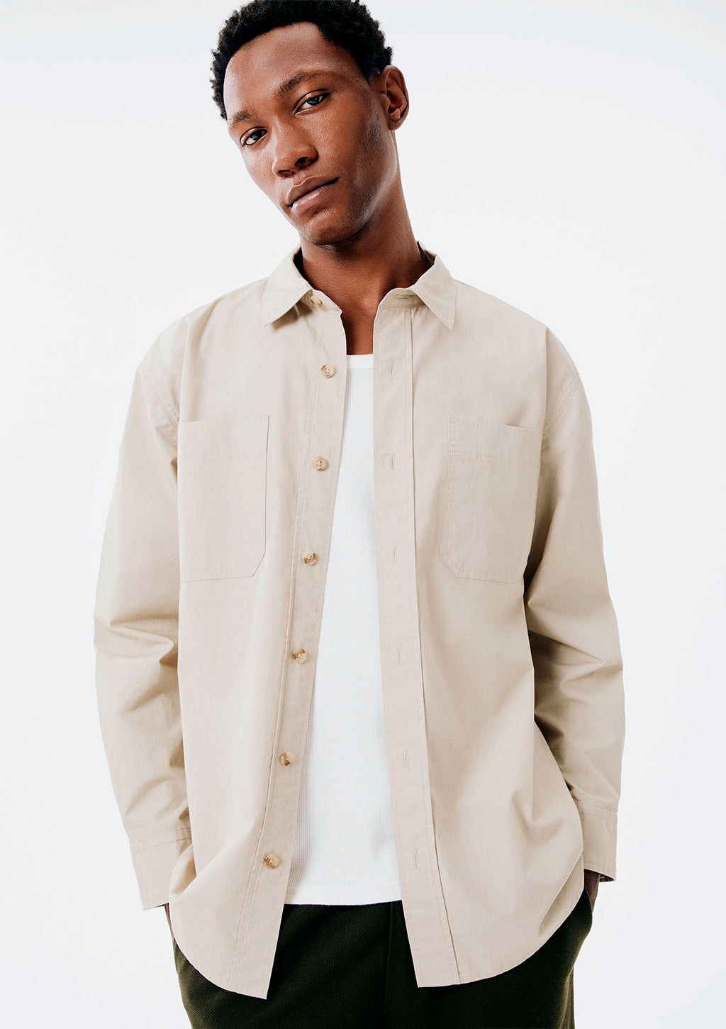 Camisa Manga Longa Hering Regular Com Bolso Frontal - Bege Escuro