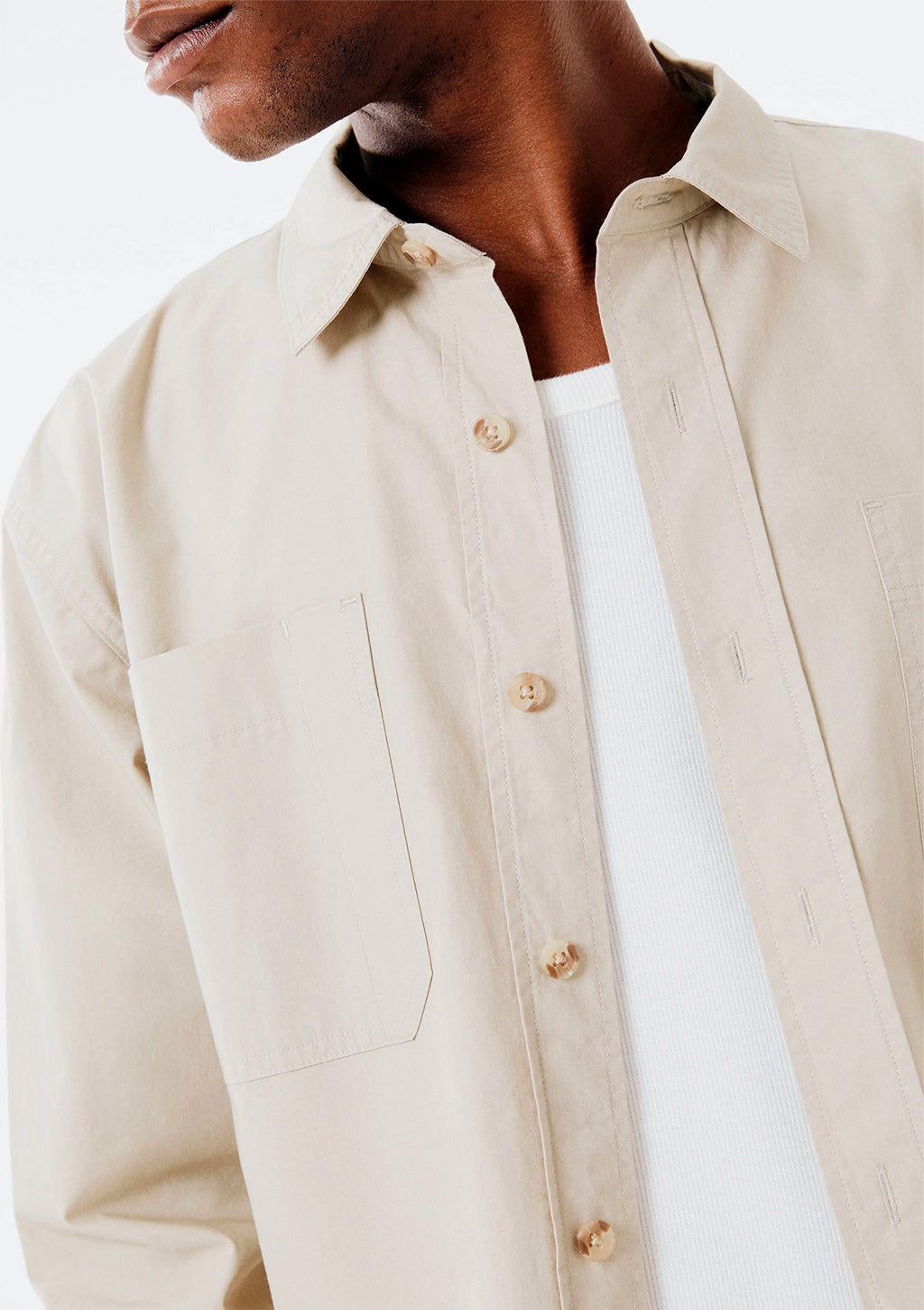 Camisa Manga Longa Hering Regular Com Bolso Frontal - Bege Escuro