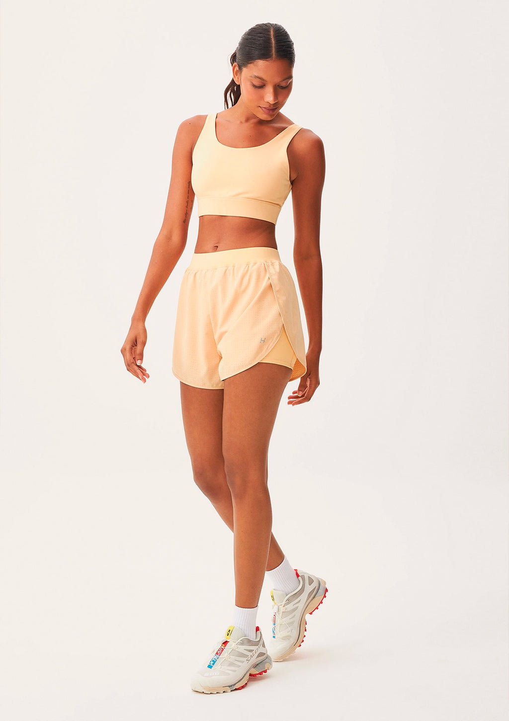 Shorts Esportivo Hering Runner Texturizado Feminino - Amarelo