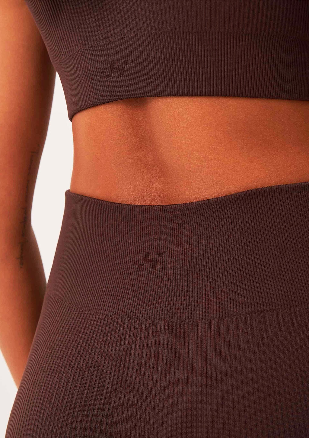 Bermuda Esportiva Biker Hering Sem Costura Feminina - Marrom