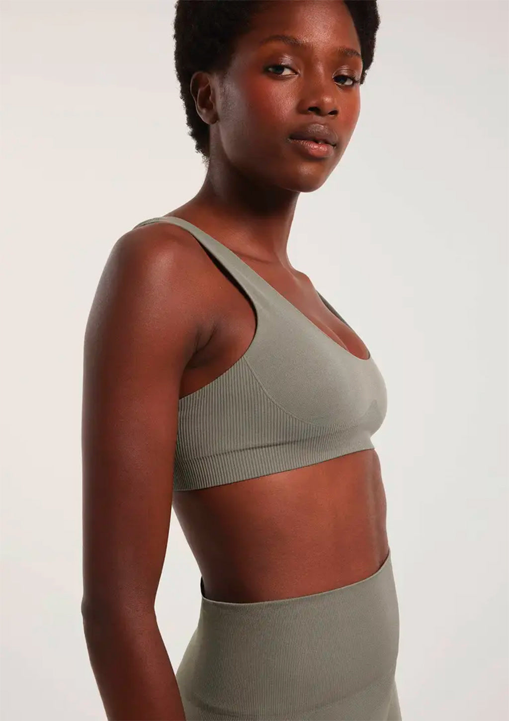Top Esportivo Hering Sem Costura Feminina - Verde