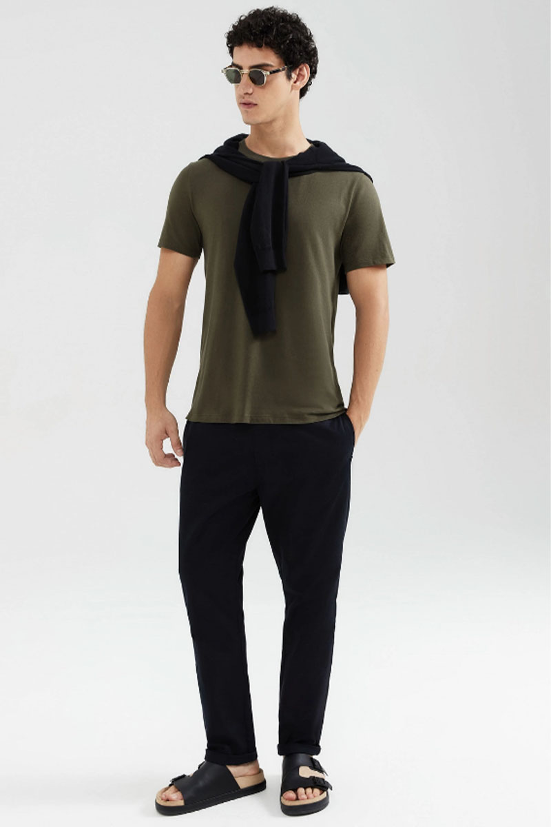 Camiseta Básica Hering World Masculina - Verde Militar