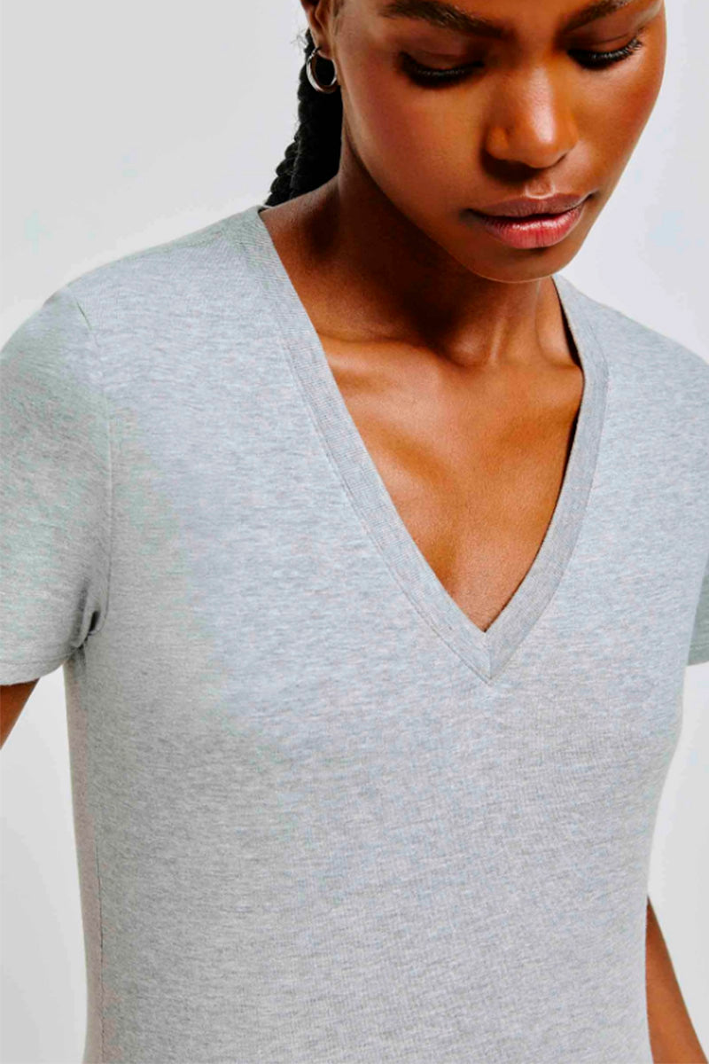 Blusa Básica Hering Decote V Feminina - Cinza