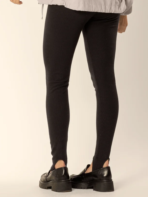 Calça Legging Cativa com Pezinho Feminina – Preta