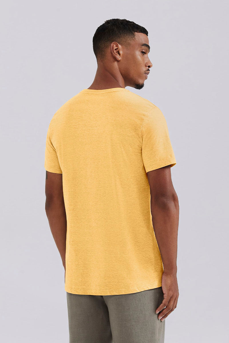 Camiseta Básica Hering World Masculina - Amarelo Mostarda