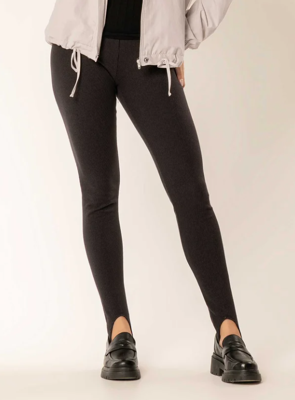 Calça Legging Cativa com Pezinho Feminina – Preta