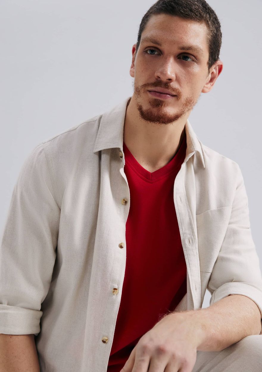 Camiseta Básica Hering Gola V World Masculina - Vermelha