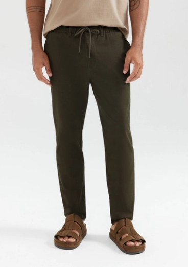 Calça Hering Taper em Sarja Peletizada Masculina - Verde