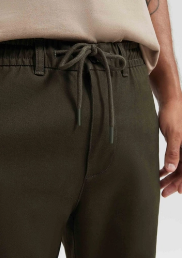 Calça Hering Taper em Sarja Peletizada Masculina - Verde
