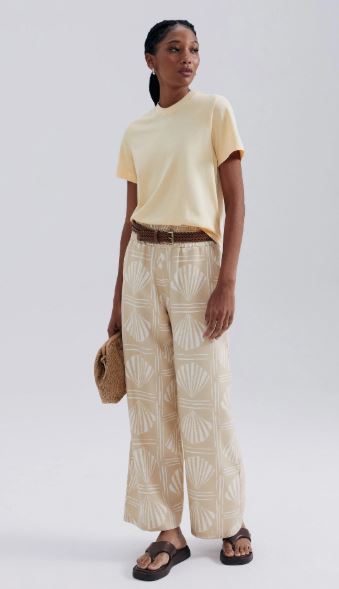 Camiseta Hering Básica Feminina Estonada Soft - Amarelo