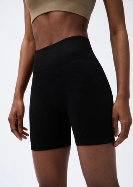Bermuda Esportiva Hering Biker Sem Costura Feminina - Preta