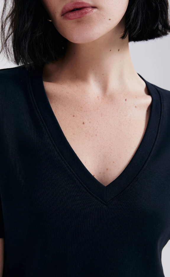 Blusa Básica Hering Feminina Decote V - Preto