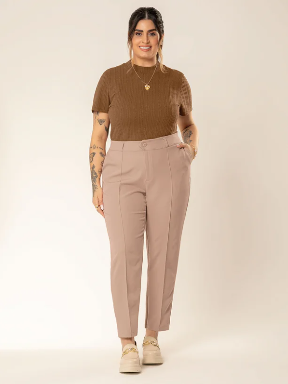 Calça Cativa Plus Size de Alfaiataria  Feminina – Nude