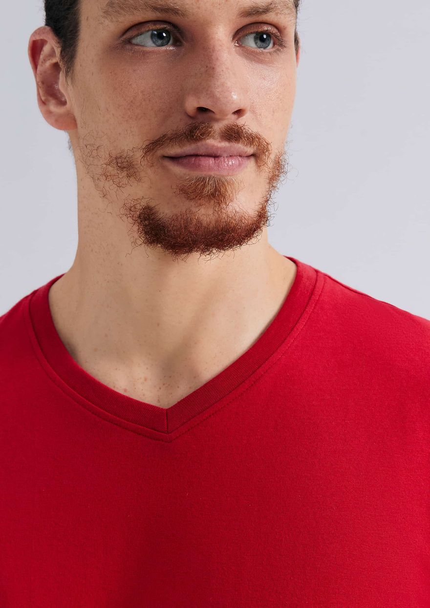 Camiseta Básica Hering Gola V World Masculina - Vermelha
