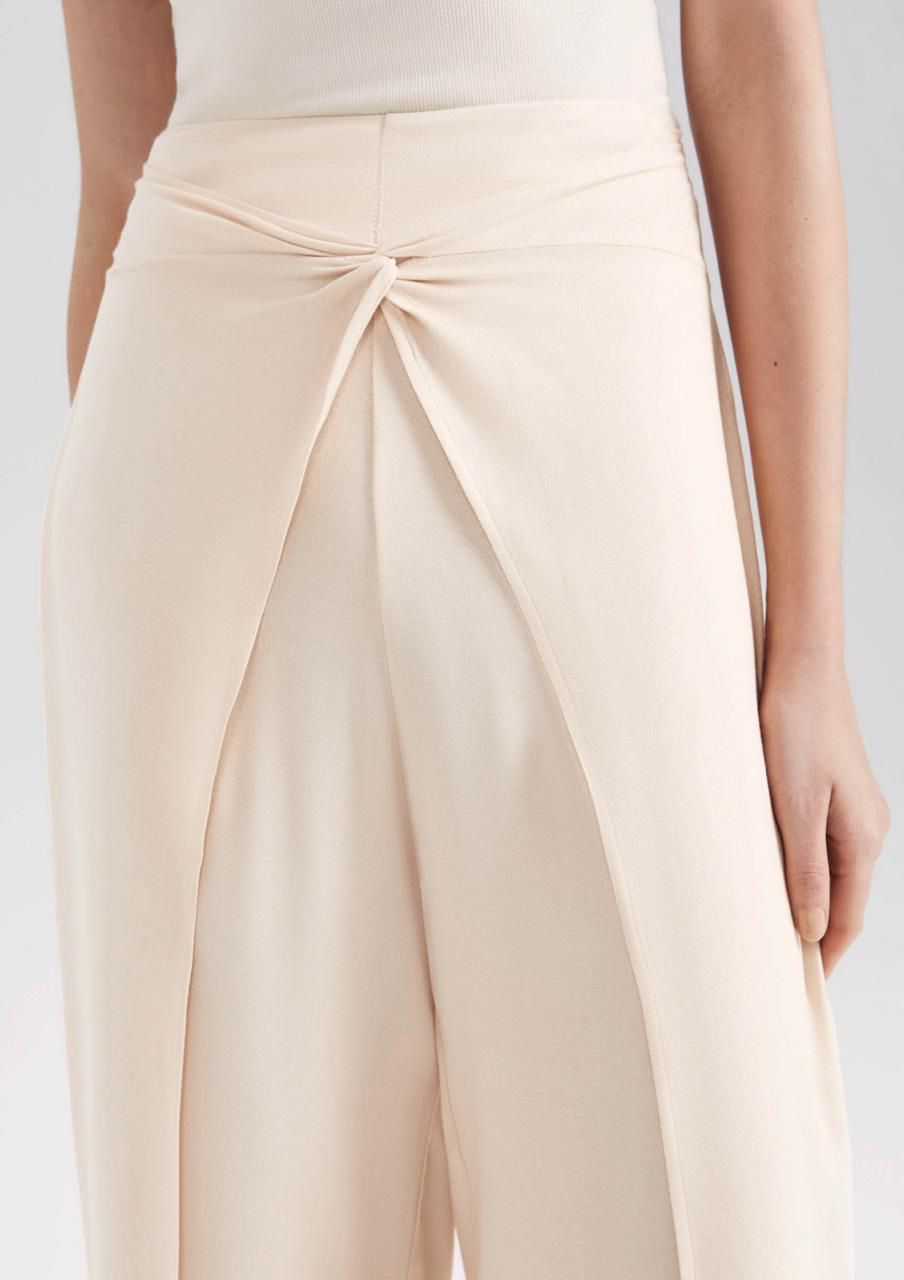 Calça Feminina Reta Em Viscose Com Transpasse Hering - Bege