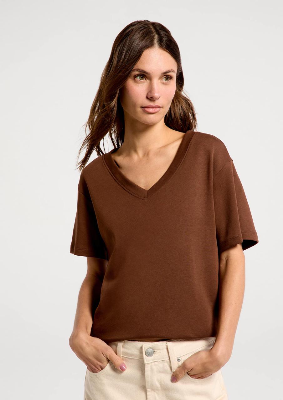 Camiseta Feminina Oversized Decote V Em Malha Interlock Hering - Marrom