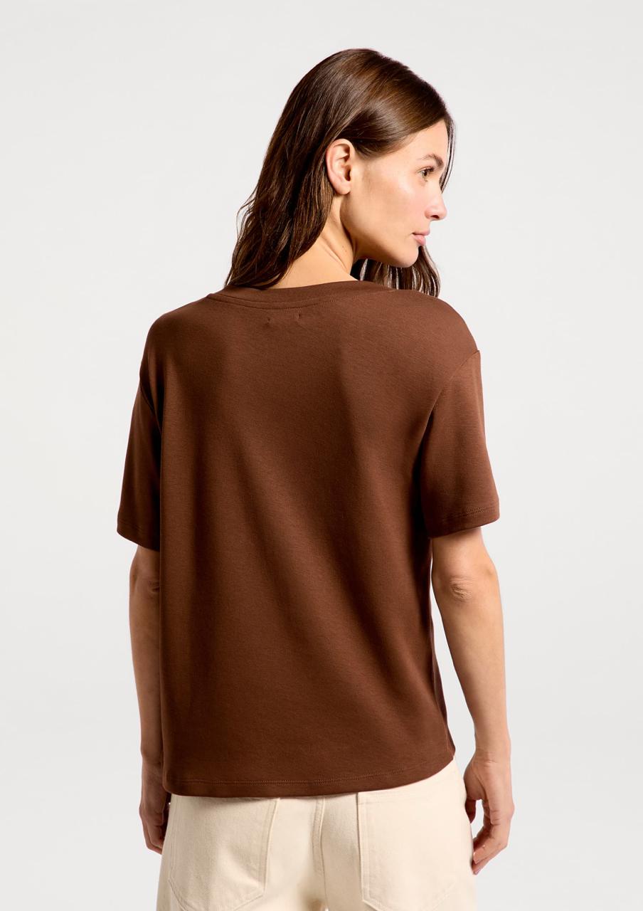 Camiseta Feminina Oversized Decote V Em Malha Interlock Hering - Marrom