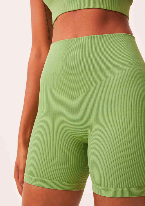 Bermuda Esportiva Biker Sem Costura Hering Feminina - Verde
