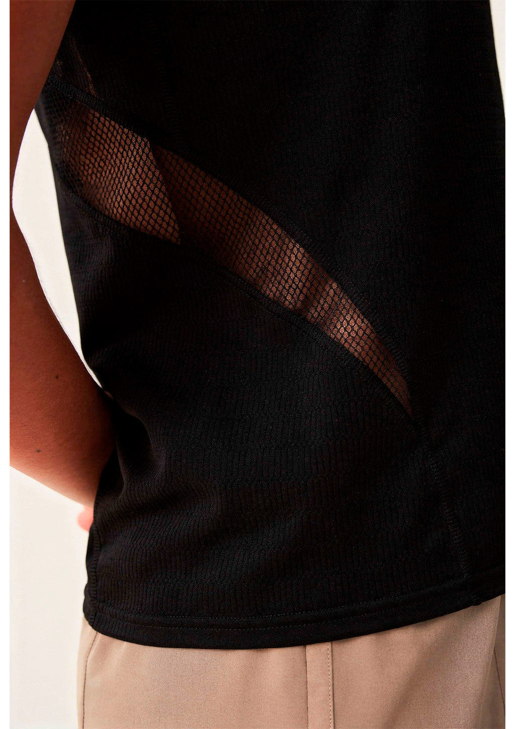 Camiseta Manga Curta Esportiva Com Tule Hering Feminina - Preto